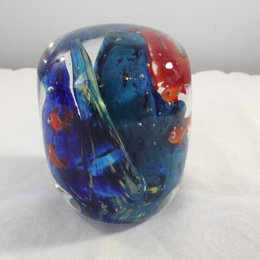Vintage Aquarium Art Glass Paperweight, Fish and Bubbles, Ocean Intricate Design - Picture 6 of 7